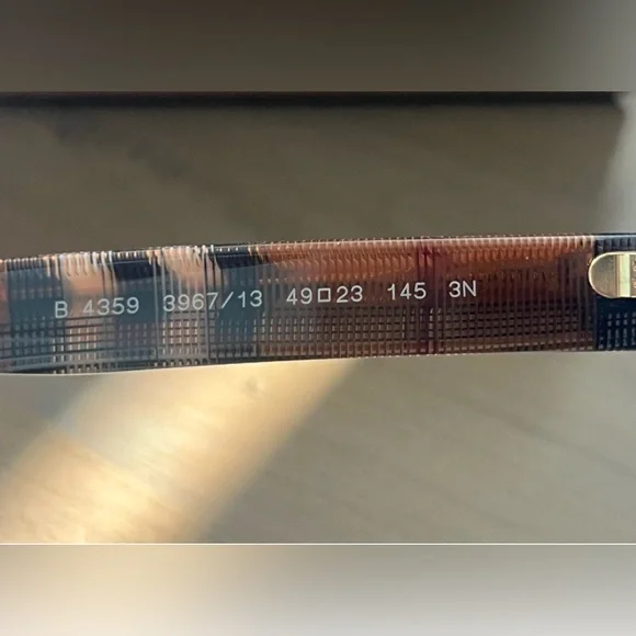 NWT Burberry Iconic Nova Check White, Red and Black Sunglasses - Picture 3 of 7